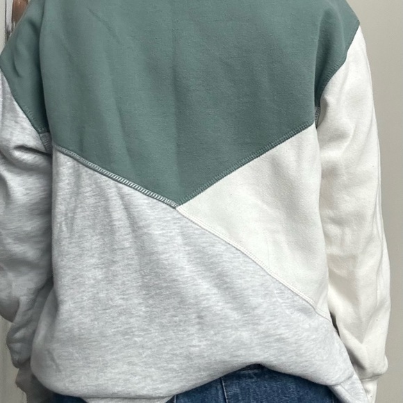 Color-block crew neck - Picture 4 of 4